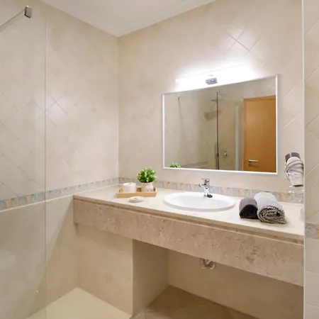 Baleeira Sol Apartment *